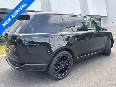 Used 2023 Land Rover Range Rover SE AWD/4WD image 2