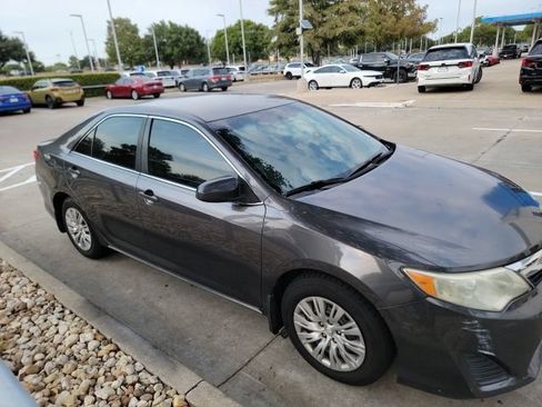 Used 2014 Toyota Camry LE FWD image 8