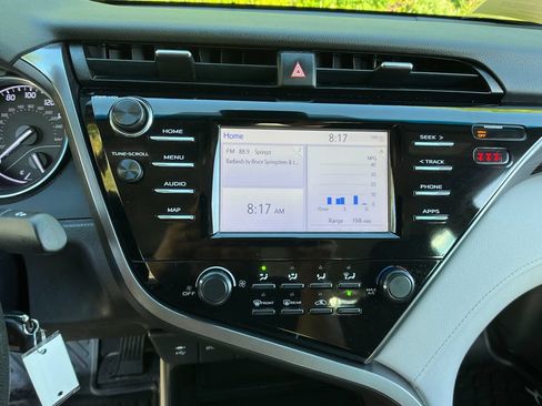 Used 2019 Toyota Camry LE FWD image 16