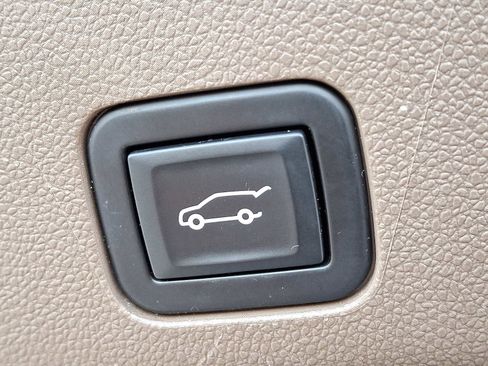 Used 2023 GMC Yukon XL Denali w/ Advanced Technology Package image 30