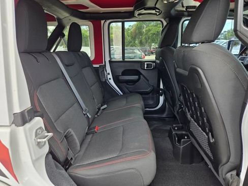 Used 2022 Jeep Wrangler Unlimited Rubicon w/ LED Lighting Group AWD/4WD image 17