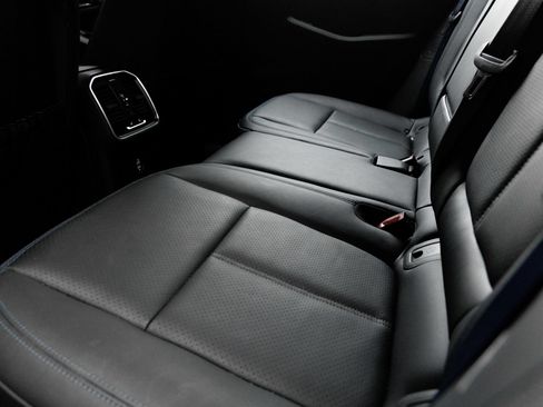 Certified 2025 Porsche Macan AWD/4WD image 24