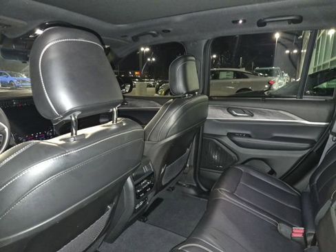 Used 2024 Jeep Grand Cherokee Limited w/ Luxury Tech Group II image 7