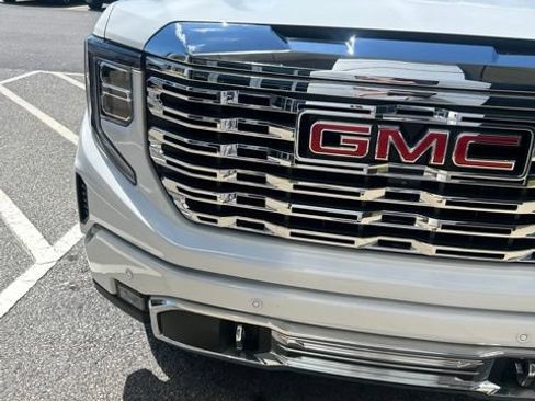 Used 2024 GMC Sierra 1500 Denali w/ Denali Reserve Package AWD/4WD image 3