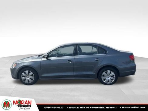 Used 2013 Volkswagen Jetta SE FWD image 2