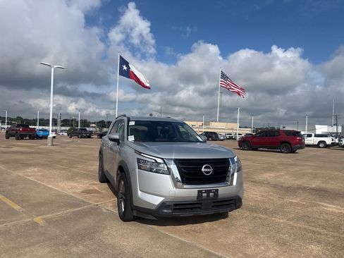 Used 2022 Nissan Pathfinder SV FWD image 3