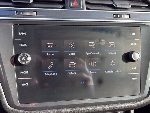 Used 2020 Volkswagen Tiguan SE image 20