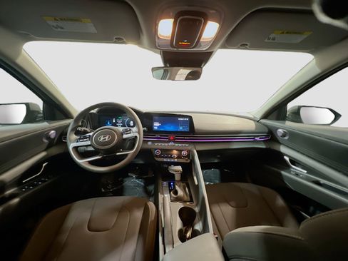 Used 2024 Hyundai Elantra SEL image 17