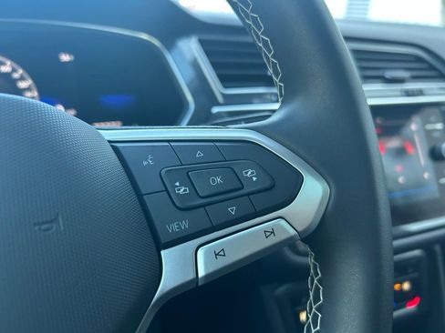 Used 2022 Volkswagen Tiguan SE image 20