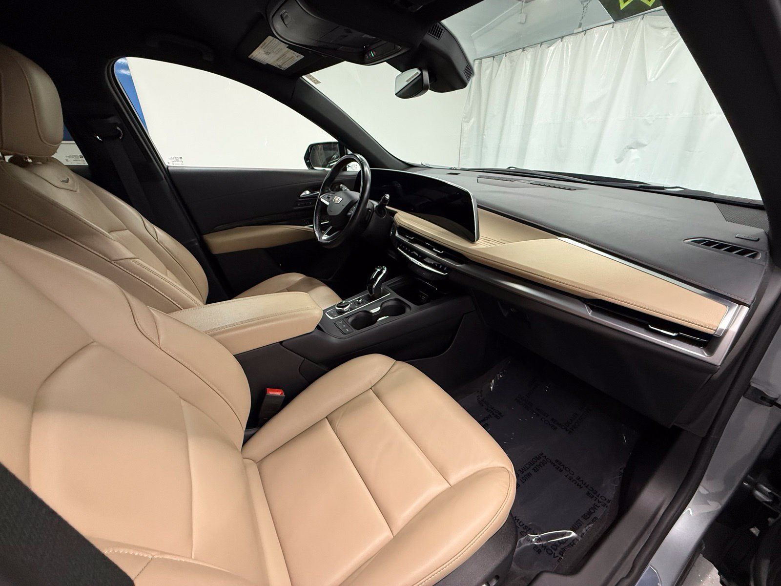 Used 2024 Cadillac XT4 Premium Luxury FWD image 8