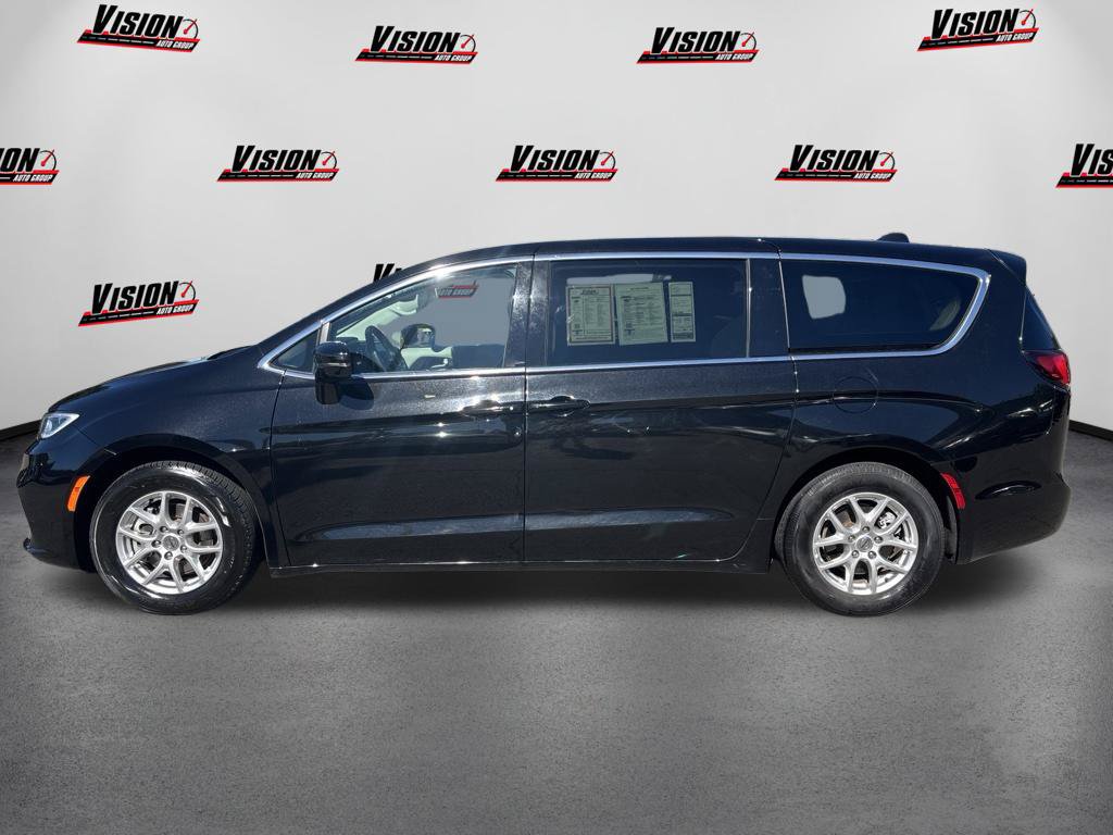 Used 2024 Chrysler Pacifica Touring-L FWD image 10