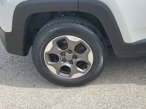 Used 2015 Jeep Renegade Latitude image 5