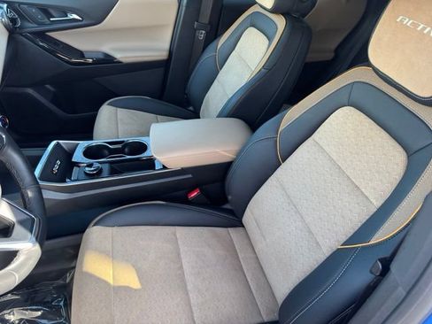 Used 2025 Chevrolet Equinox ACTIV w/ Safety and Technology Package AWD/4WD image 6