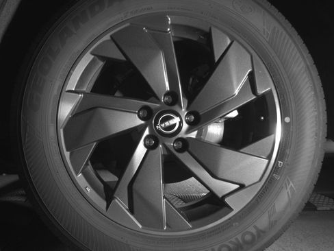 Used 2025 Nissan Rogue SV image 14