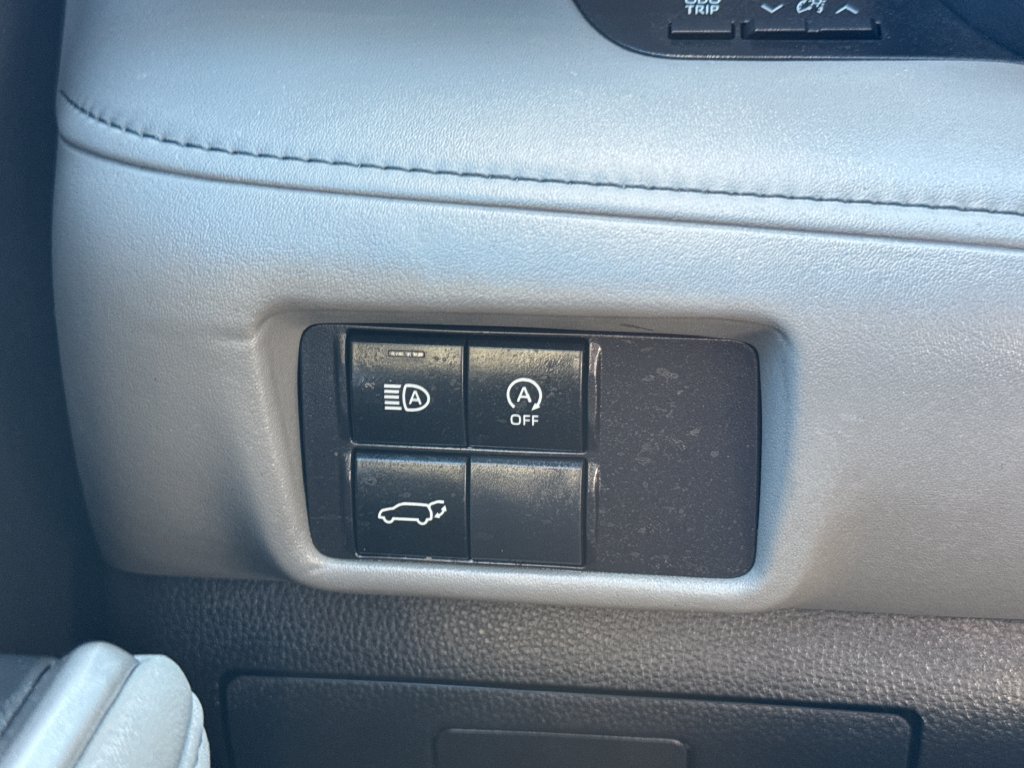 Used 2024 Toyota Highlander XLE AWD/4WD image 34