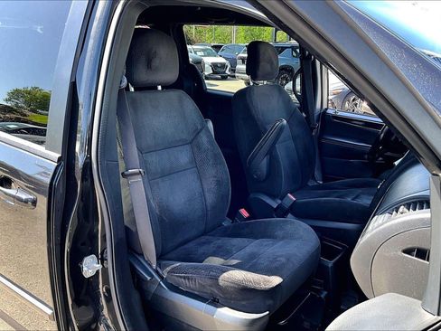 Used 2017 Dodge Grand Caravan SE FWD image 6