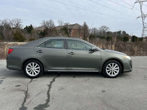 Used 2012 Toyota Camry XLE w/ Leather Pkg image 29