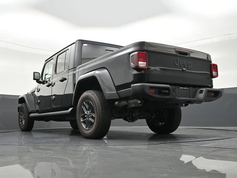 Used 2025 Jeep Gladiator Sport AWD/4WD image 24