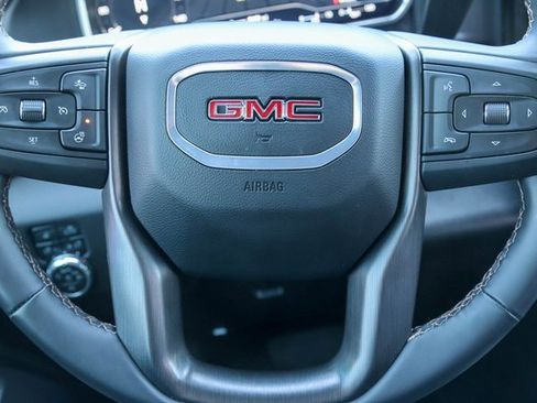 Used 2025 GMC Sierra 2500 AT4 image 30