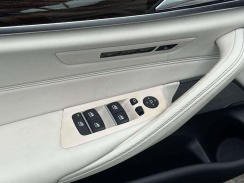 Used 2023 BMW 530i xDrive w/ Premium Package image 16