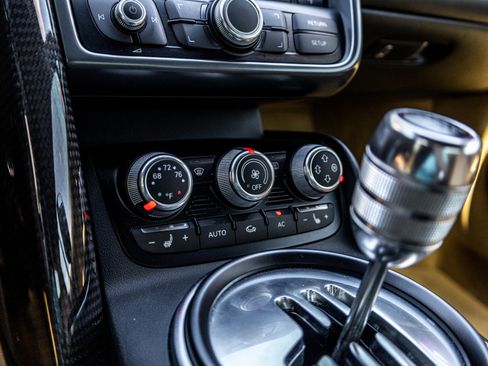 Used 2010 Audi R8 V10 image 38