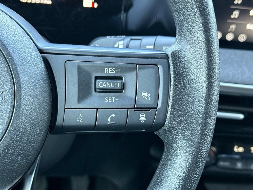 Used 2026 Nissan Kicks SV FWD image 27