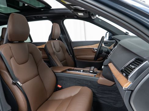 Used 2024 Volvo XC90 B6 Plus w/ Protection Package Premier image 22