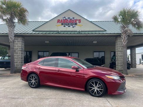 Used 2018 Toyota Camry XLE image 1