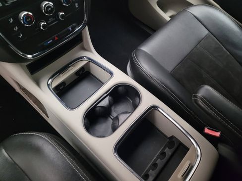 Used 2019 Dodge Grand Caravan SXT image 26