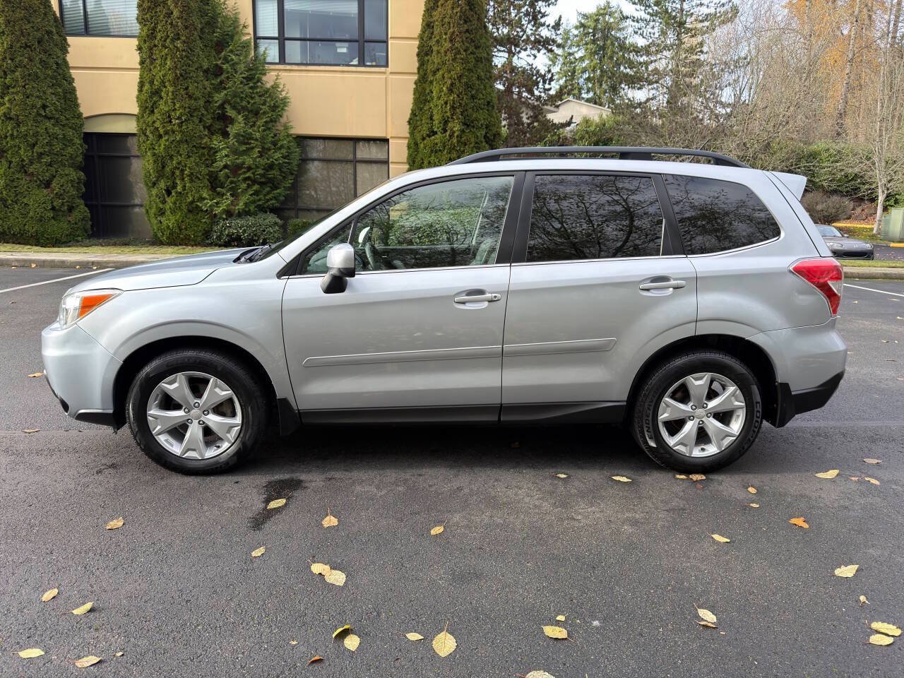 Used 2014 Subaru Forester 2.5i Limited AWD/4WD image 9