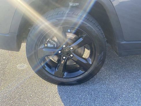 Used 2023 Jeep Grand Cherokee L Laredo image 33