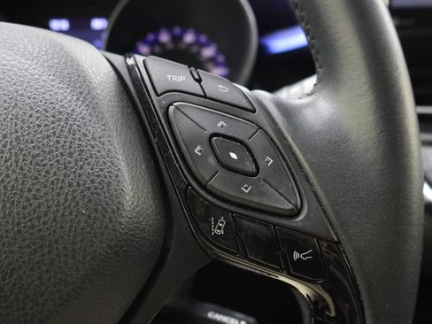 Used 2020 Toyota C-HR XLE FWD image 14