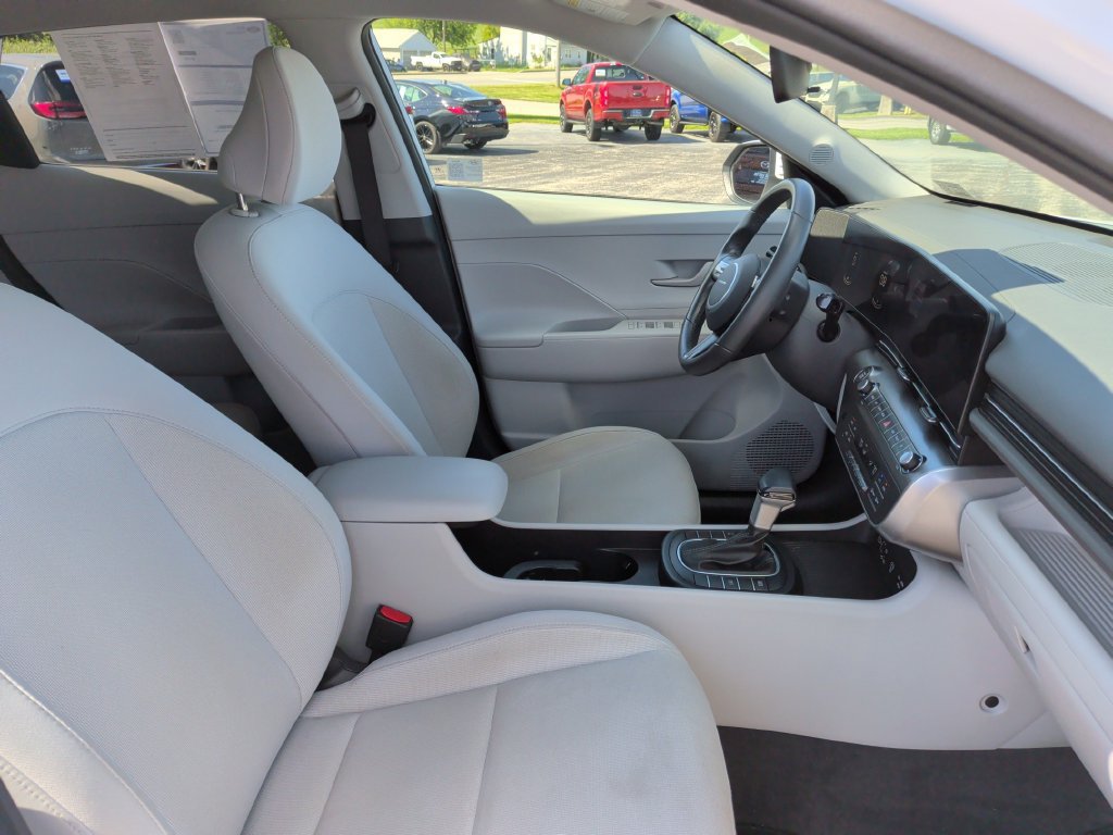 Used 2024 Hyundai Kona SEL AWD/4WD image 16