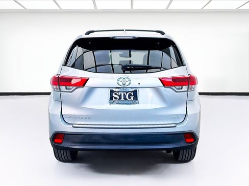 Used 2017 Toyota Highlander XLE w/ Carpet Mat Package image 5