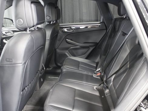 Used 2025 Porsche Macan image 21