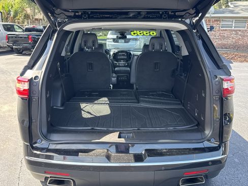 Used 2018 Chevrolet Traverse Premier w/ Driver Confidence II Package FWD image 10