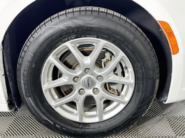 Used 2023 Chrysler Pacifica Touring-L FWD image 29
