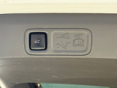 Certified 2019 Ford Expedition Max XLT w/ Equipment Group 202A AWD/4WD image 15