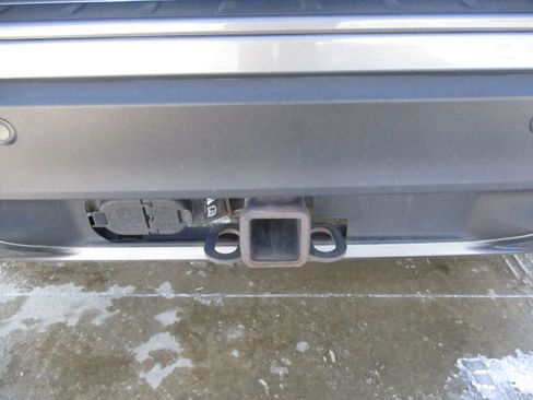 Used 2023 Ford Explorer XLT w/ Equipment Group 202A image 7