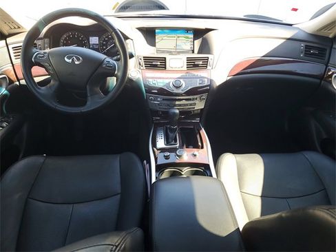 Used 2019 INFINITI Q70 Luxe image 14