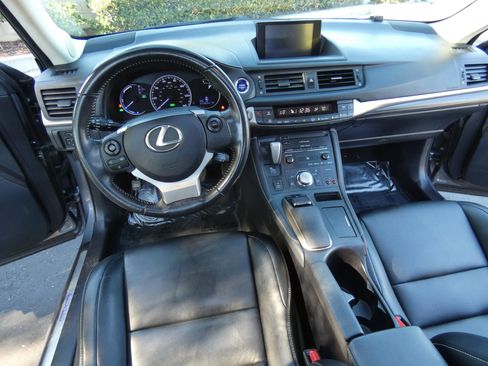 Used 2017 Lexus CT 200h image 23