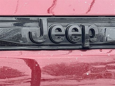 Used 2024 Jeep Grand Cherokee Altitude image 47