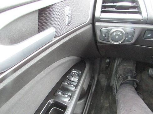 Used 2016 Ford Fusion SE FWD image 18