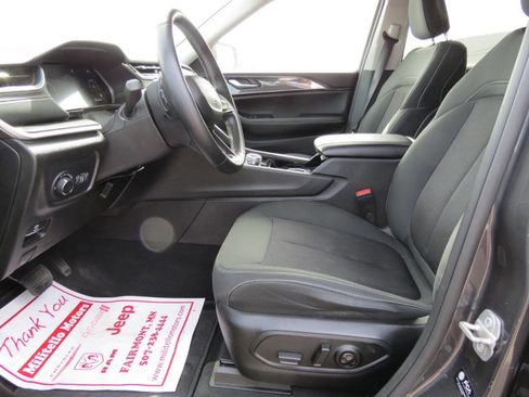 Used 2022 Jeep Grand Cherokee Laredo w/ Luxury Tech Group I image 9