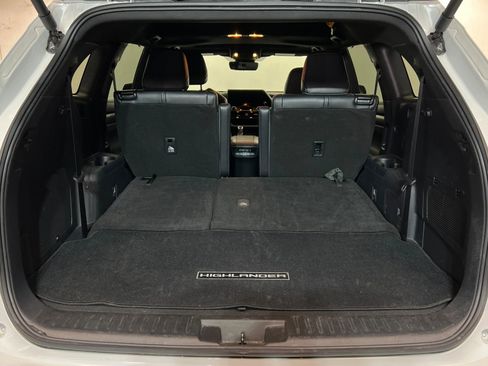 Used 2025 Toyota Highlander XSE AWD/4WD image 23