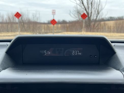 Used 2018 Subaru Crosstrek 2.0i Premium w/ Eyesight System image 25