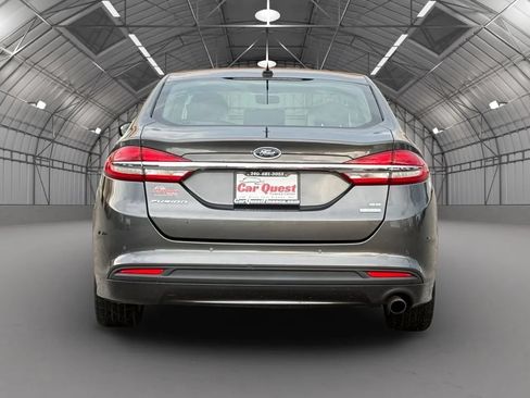 Used 2018 Ford Fusion SE w/ Fusion SE Technology Package FWD image 6