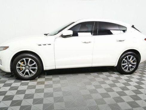 Used 2017 Maserati Levante w/ Luxury Package AWD/4WD image 33