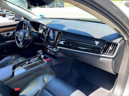 Used 2018 Volvo S90 T5 Momentum w/ Convenience Package FWD image 13