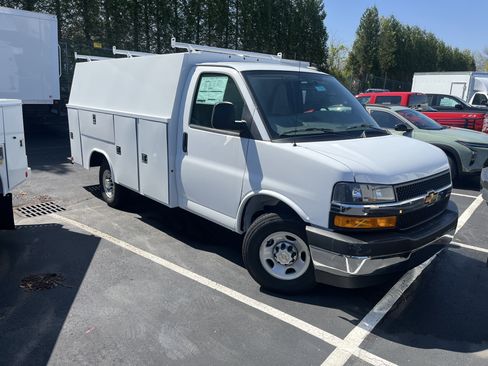 New 2024 Chevrolet Express 3500 w/ Power Convenience Package RWD image 2